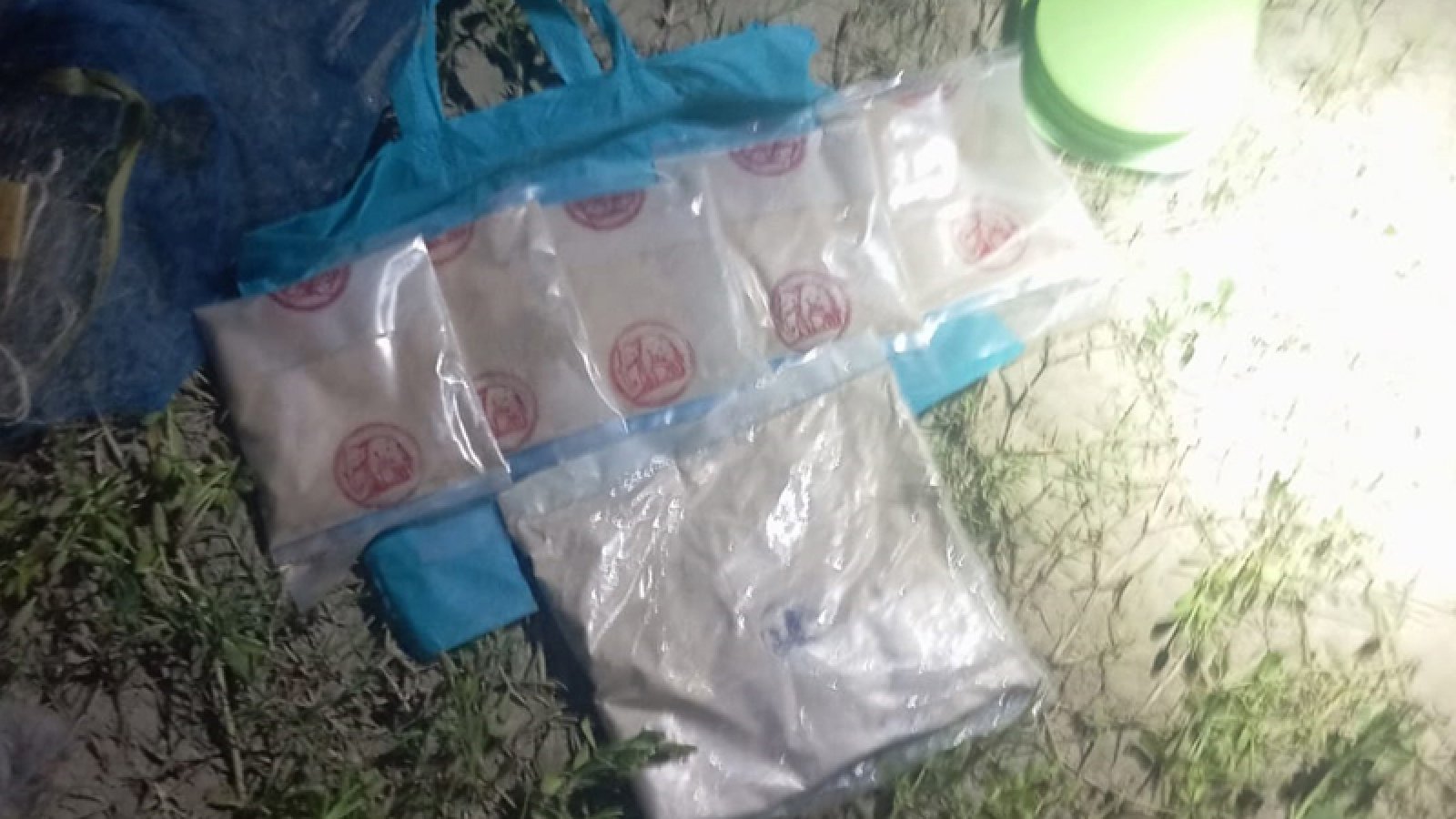 গোদাগাড়ীতে র‌্যাবের অভিযানে ১ কেজি ৪০ গ্রাম হেরোইন উদ্ধার