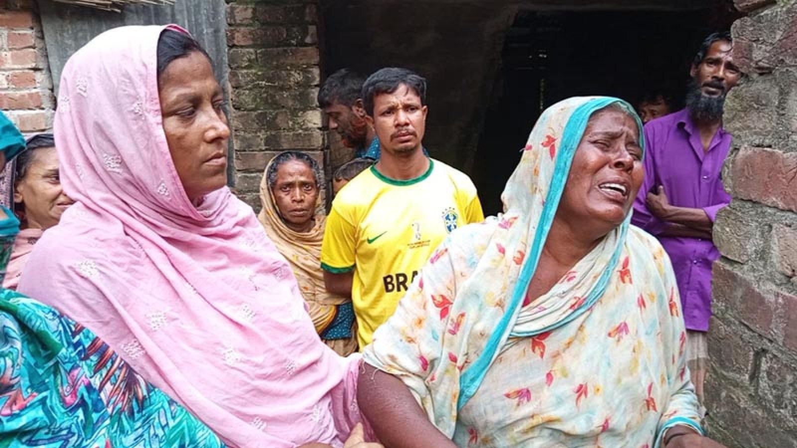 মান্দায় স্ত্রীকে ভিডিও কলে রেখে প্রবাসী যুবকের আত্মহত্যা