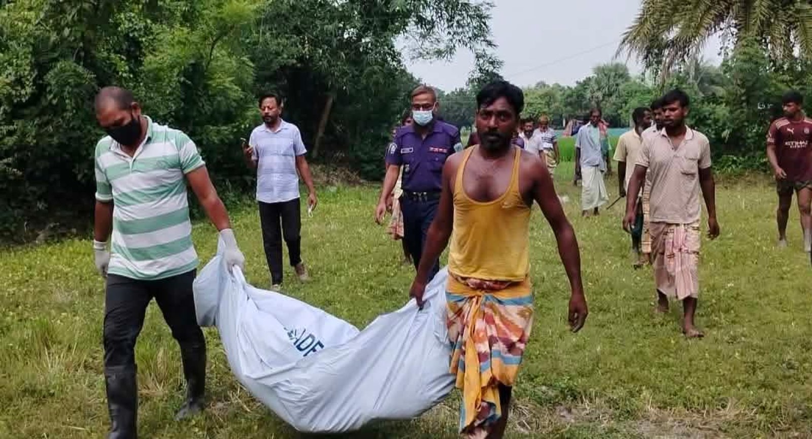 নিয়ামতপুরে ৬ মাস পর কবর থেকে তোলা হলো সাজ্জাদের লাশ