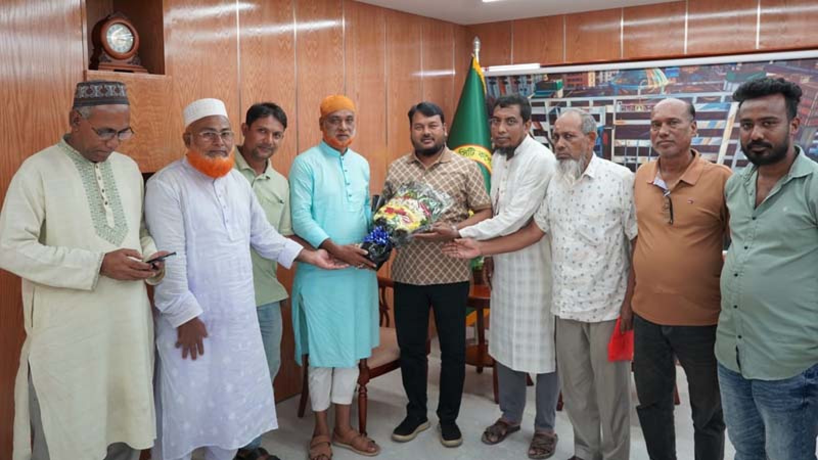 রাসিক প্রশাসকের সঙ্গে মারকাজ মাদ্রাসা পরিচালনা কমিটির সৌজন্য সাক্ষাৎ