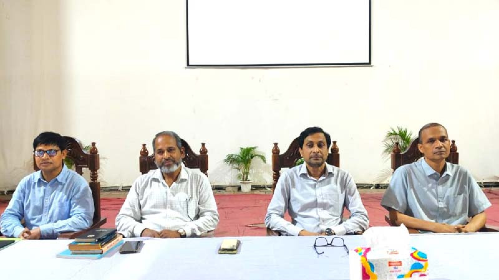 রুয়েট কর্মকর্তা ও কর্মচারীদের নিয়ে অফিস ব্যবস্থাপনা বিষয়ক প্রশিক্ষণ কর্মসূচি অনুষ্ঠিত