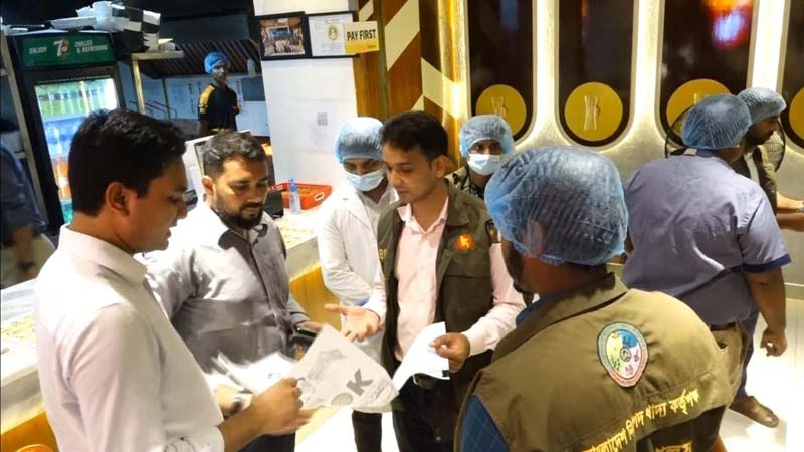 চমক রেস্টুরেন্টে সন্তুষ্ট নিরাপদ খাদ্য কর্তৃপক্ষ