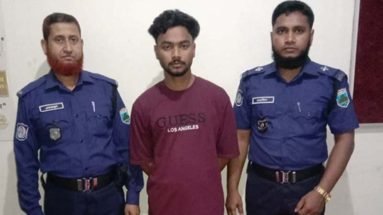 সাপাহারে শিশুকে প্রতারণা করে ১২ ভরি স্বর্ণ হাতিয়ে নেয়া জুয়েলারি মালিক গ্রেফতার