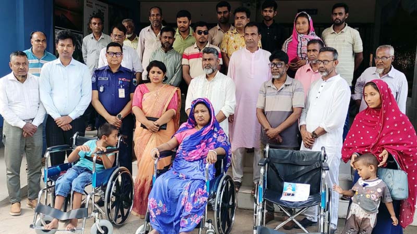 বদলগাছীতে প্রতিবন্ধিদের মাঝে হুইল চেয়ার বিতরণ