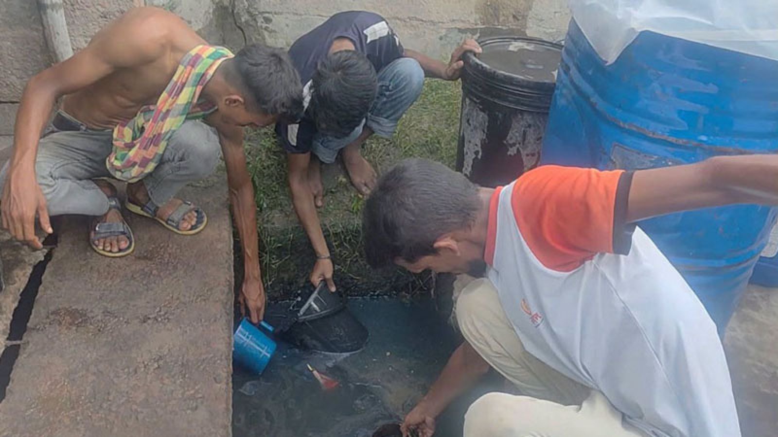 ড্রেনে ভাসল রেলের ডিজেল, ক্ষতির পরিমাণ জানে না রেল