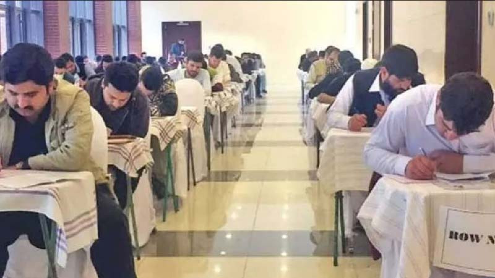 পাকিস্তানে আফগান শিক্ষার্থীদের মেডিকেল শিক্ষা স্থগিত, ফিরতে হবে দেশে
