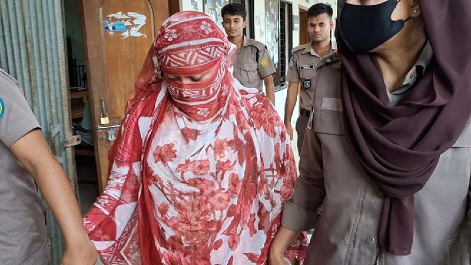 বড় বোনের হয়ে কারাগারে, ‘আয়নাবাজি’ করতে গিয়ে ধরা