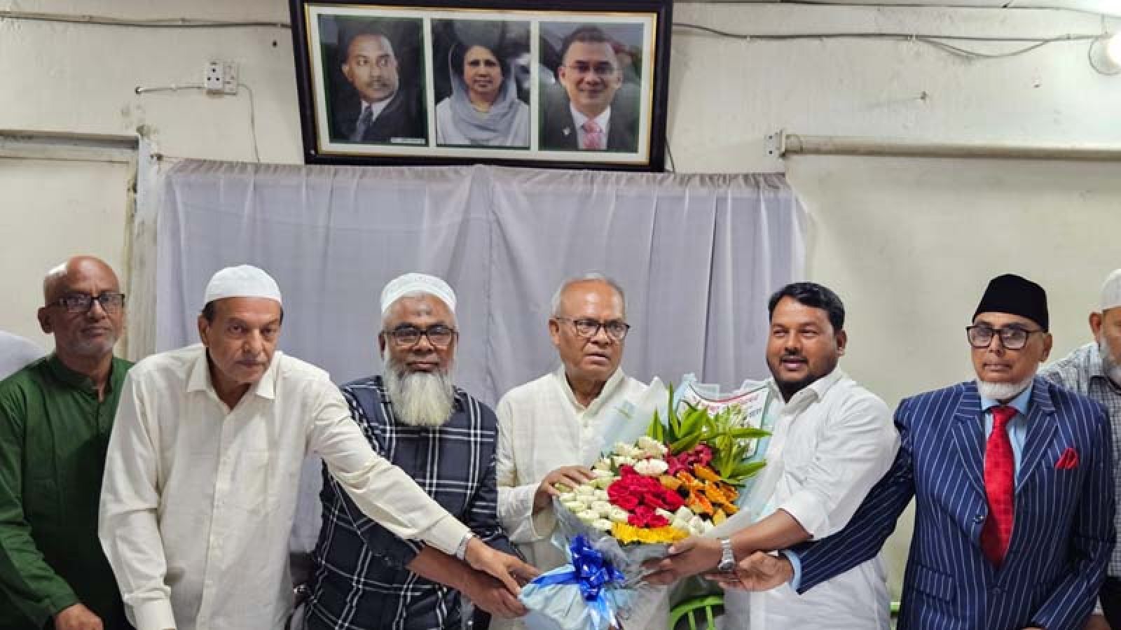 ঢাকায় ভারপ্রাপ্ত মহাসচিব রুহুল কবির রিজভীকে শুভেচ্ছা জানালো মহানগর বিএনপি