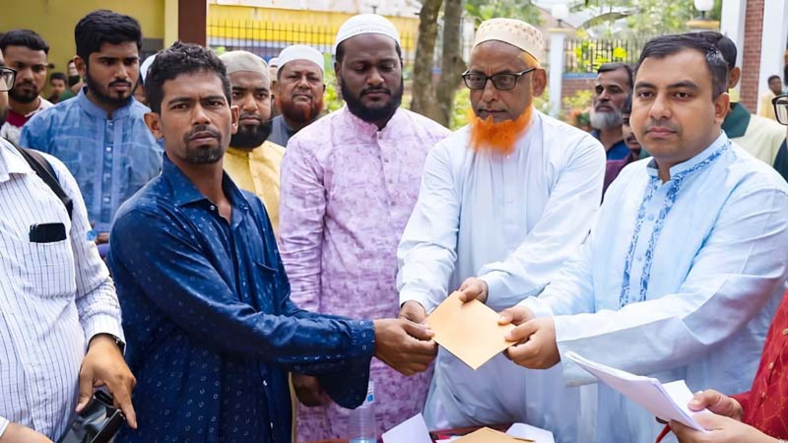 ধামইরহাট-পত্নীতলায় ১০ লক্ষ টাকার সরকারি নগদ অর্থ বিতরণ