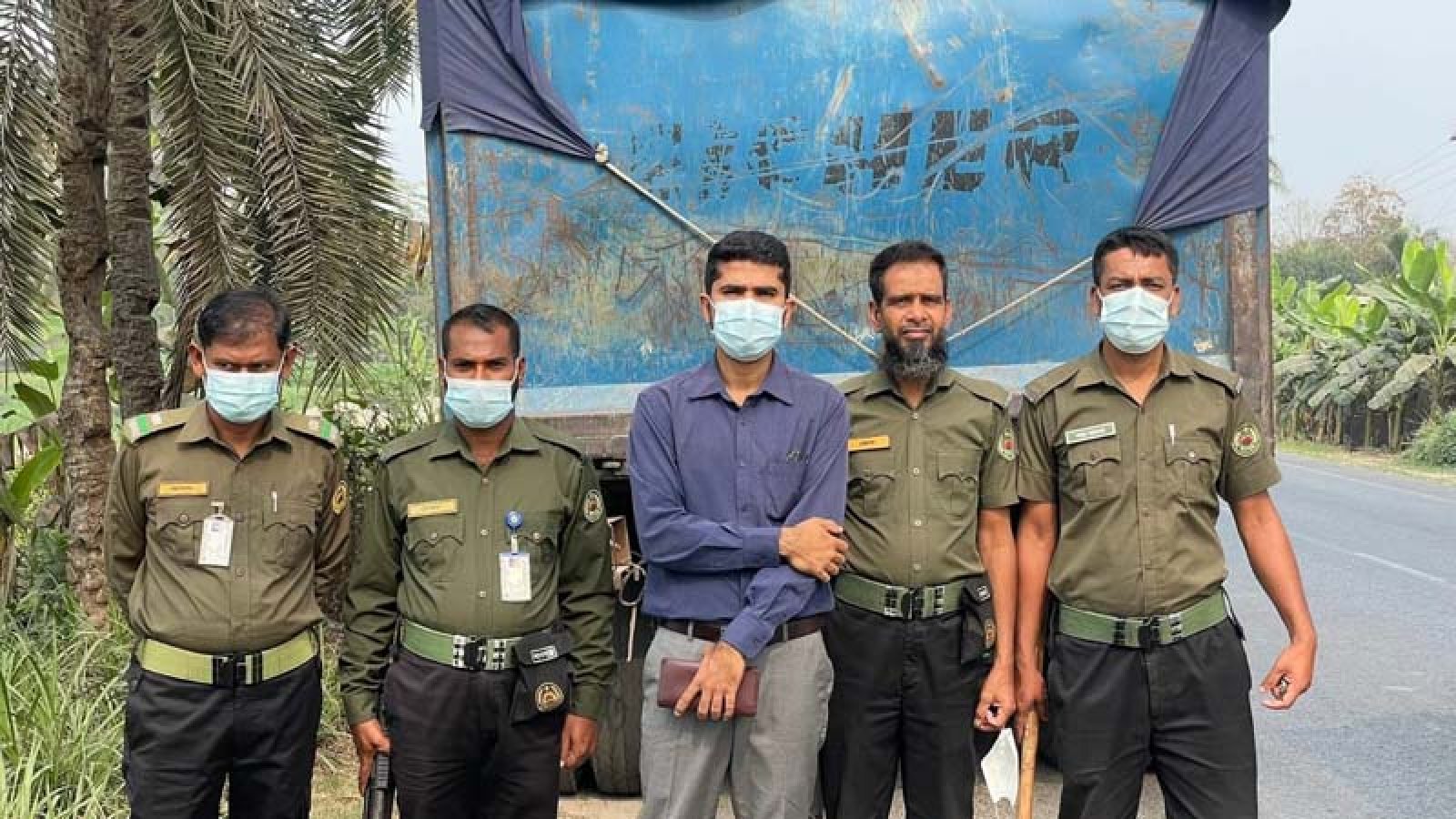 ঢাকা-রাজশাহী মহাসড়কে বেপরোয়া ড্রাম ট্রাকের বিরুদ্ধে মোবাইল কোর্ট, ৩ চালককে জরিমানা