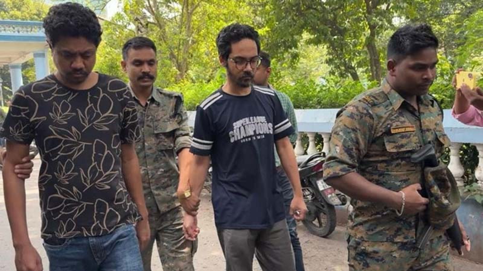 ফয়সাল-আলমগীরকে দিল্লি নিলো ভারতের নিরাপত্তা এজেন্সি