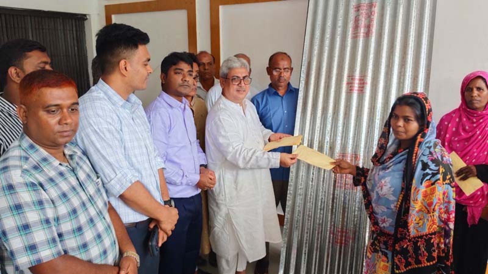 ‘বৃষ্টি এলেই ঘরে পানি পড়ত, এবার আর ভিজতে হবে না’
