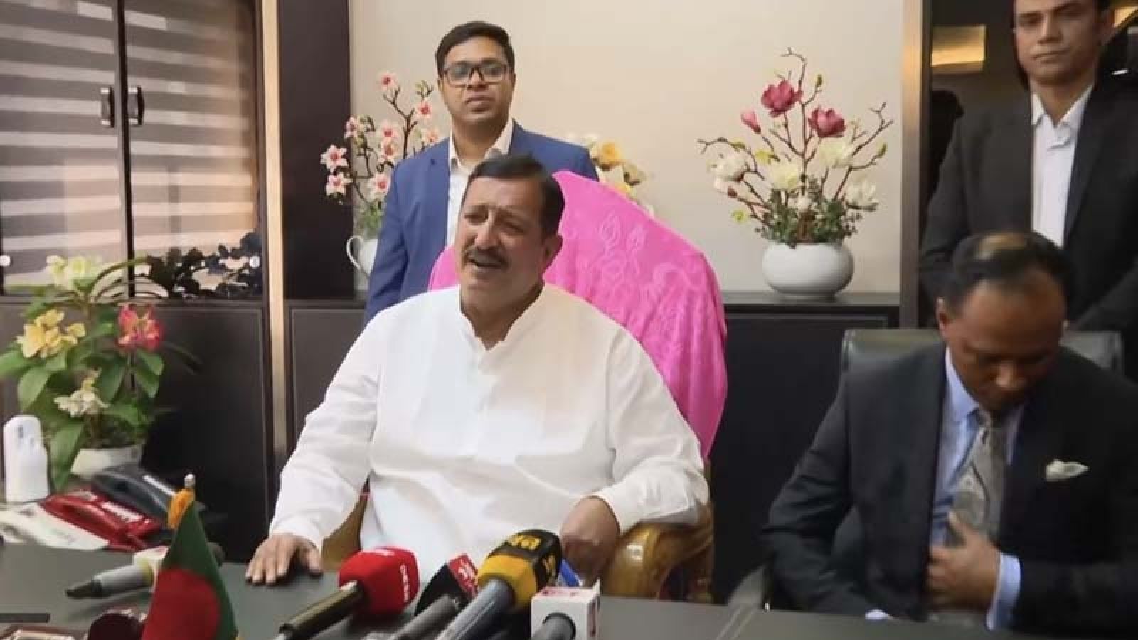 সততা ও নিষ্ঠার সাথে কাজ করে জনগনের দোরগোড়ায় ভূমি সেবা পৌঁছে দিব: ভূমিমন্ত্রী