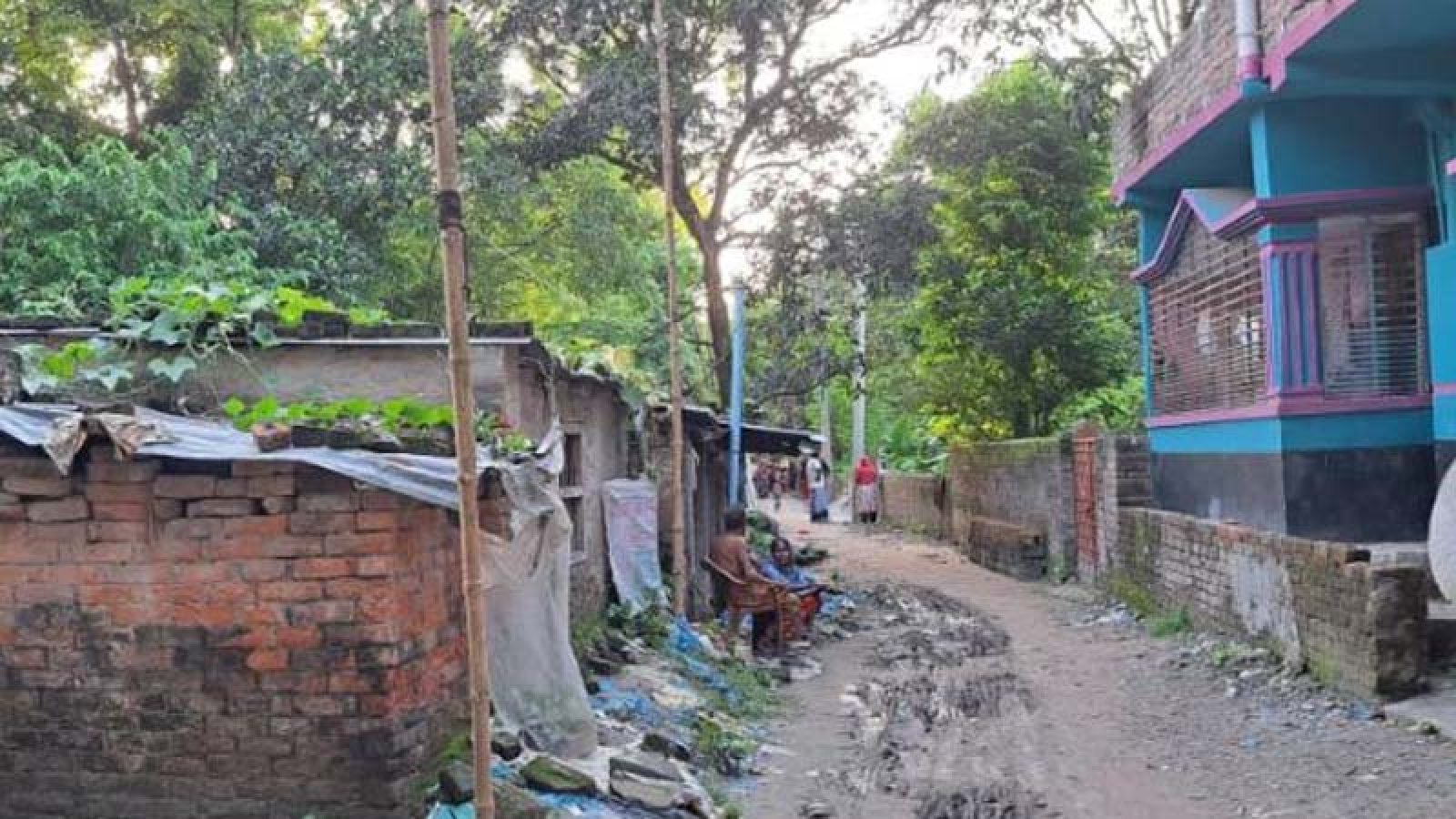 চাঁপাইনবাবগঞ্জে বসতবাড়ি ছাড়ার নির্দেশ, আতঙ্কে ৫০ পরিবার