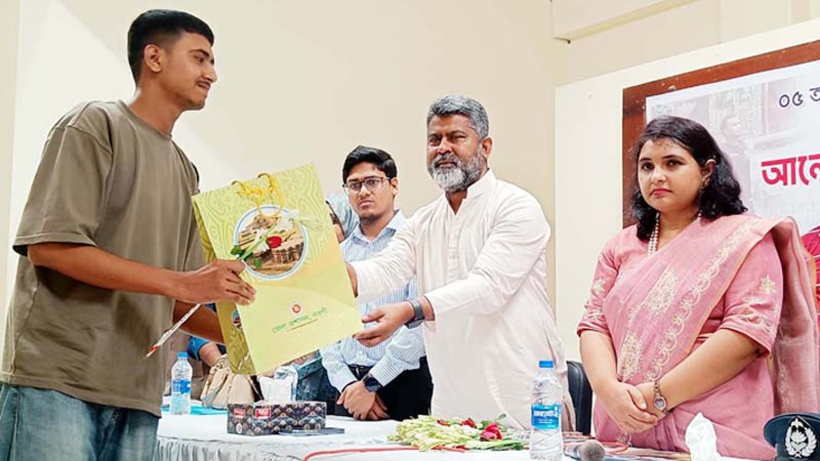 বদলগাছীতে জুলাই শহীদ পরিবার ও জুলাই যোদ্ধাদের সংবর্ধনা