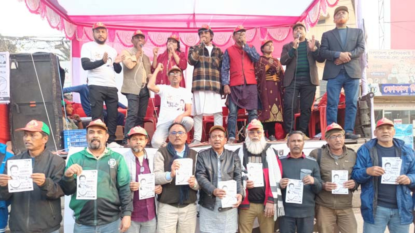 রাজশাহীতে ট্রাকে গান গেয়ে বিএনপির পক্ষে যুবদলের সাবেক নেতৃবৃন্দের ব্যতিক্রমি প্রচারণা