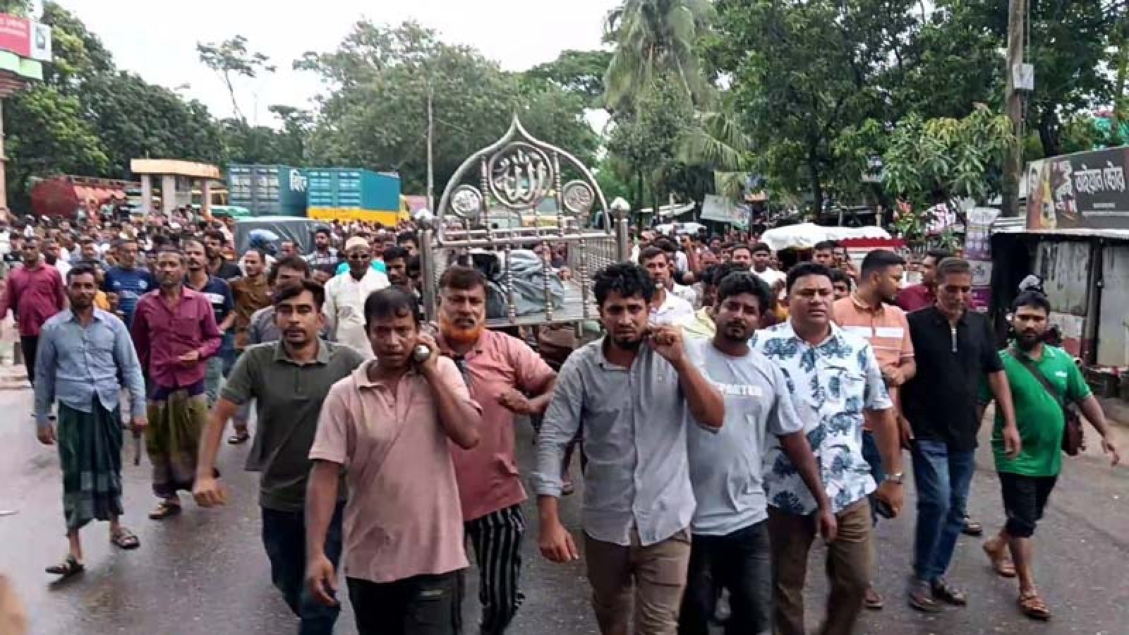যশোরে যুবদল নেতাকে কুপিয়ে হত্যা, লাশ নিয়ে বিক্ষোভ
