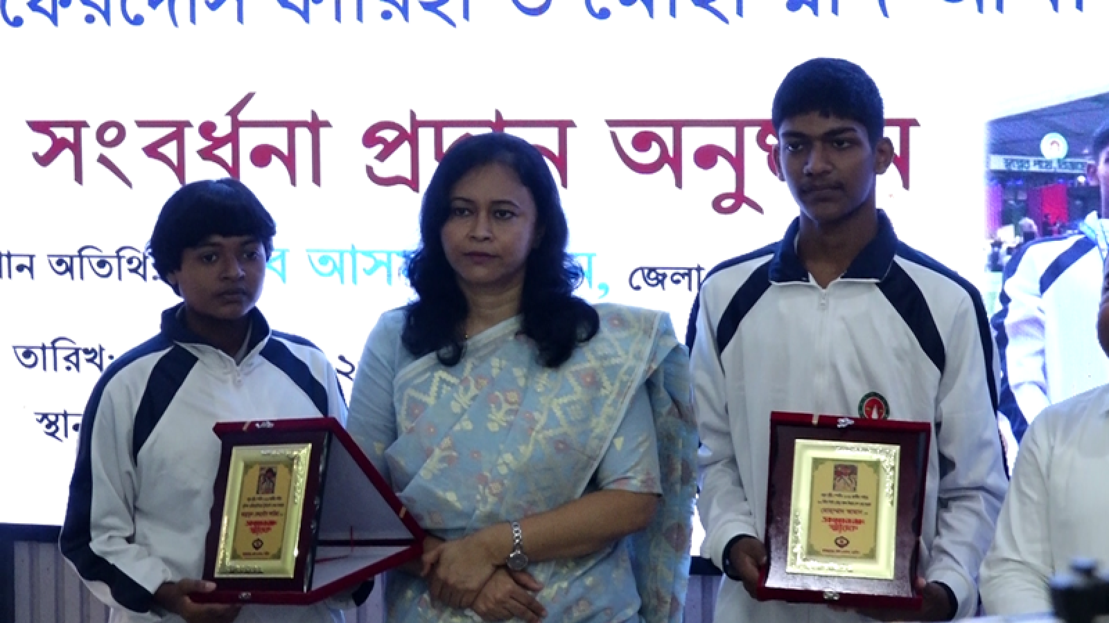 নতুন কুঁড়ি দেশ সেরা দুই খেলোয়াড়কে নাটোরের জেলা প্রশাসনের উদ্যোগে সংবর্ধনা