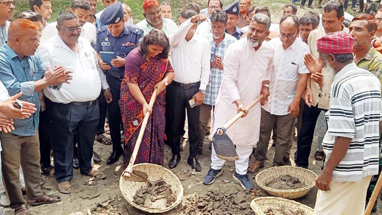 বদলগাছীতে খাল পুনঃখনন কাজের উদ্বোধন