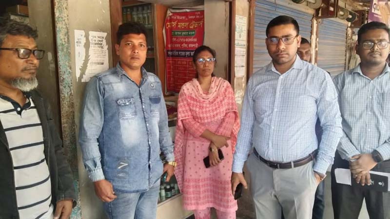 পুঠিয়ায় ৩ সার ব্যবসায়ীকে ২০ হাজার টাকা জরিমানা