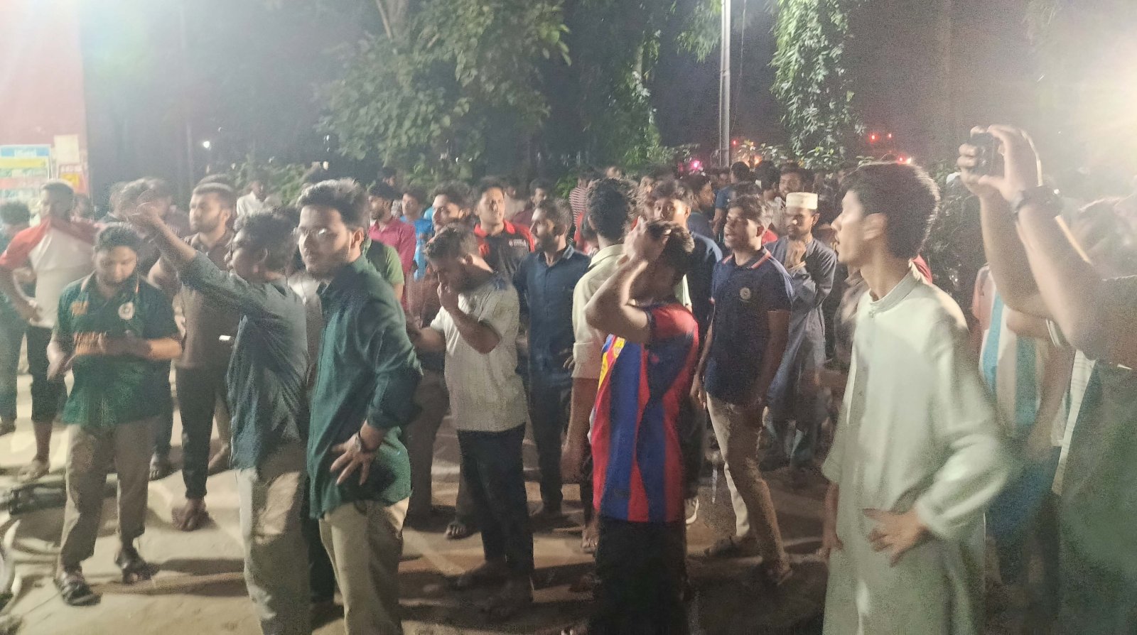 রাবিতে সাংবাদিকদের ওপর ছাত্রদলের হামলা, প্রমাণ সত্ত্বেও শিবিরকে দায় দিল ছাত্রদল