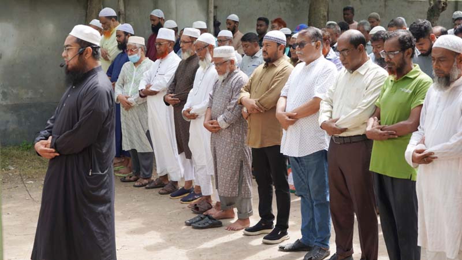 রাসিকের প্রধান স্বাস্থ্য কর্মকর্তার মাতার জানাযা নামাজ অনুষ্ঠিত