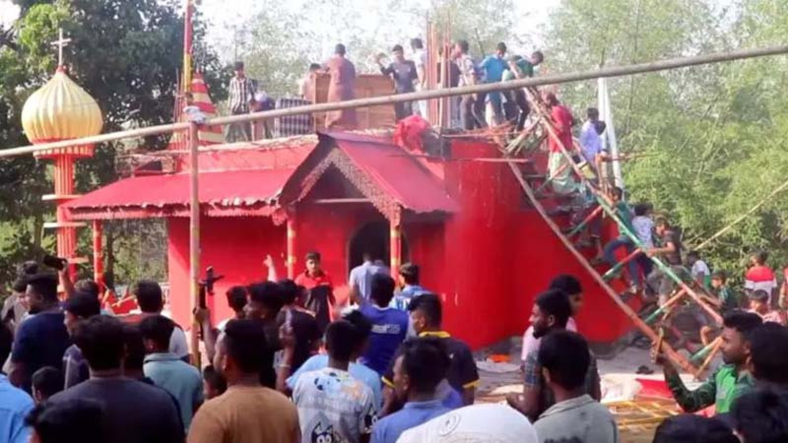 ধর্ম অবমাননার অভিযোগ তুলে বার বার মাজারে হামলা, নেপথ্যে যত কারণ