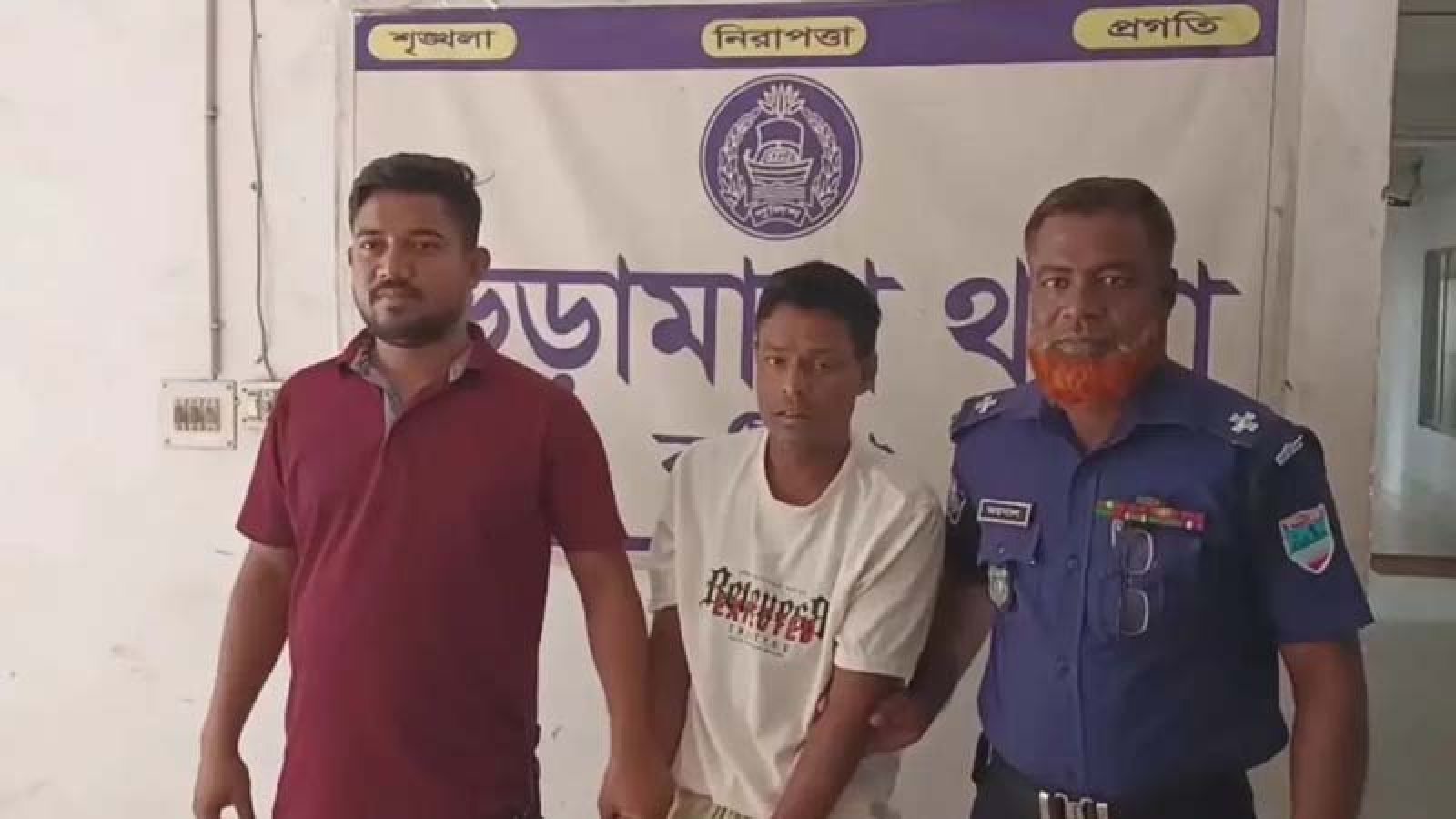 নাতনিকে ধর্ষণের অভিযোগে নানাকে পিটিয়ে পুলিশে দিল জনতা