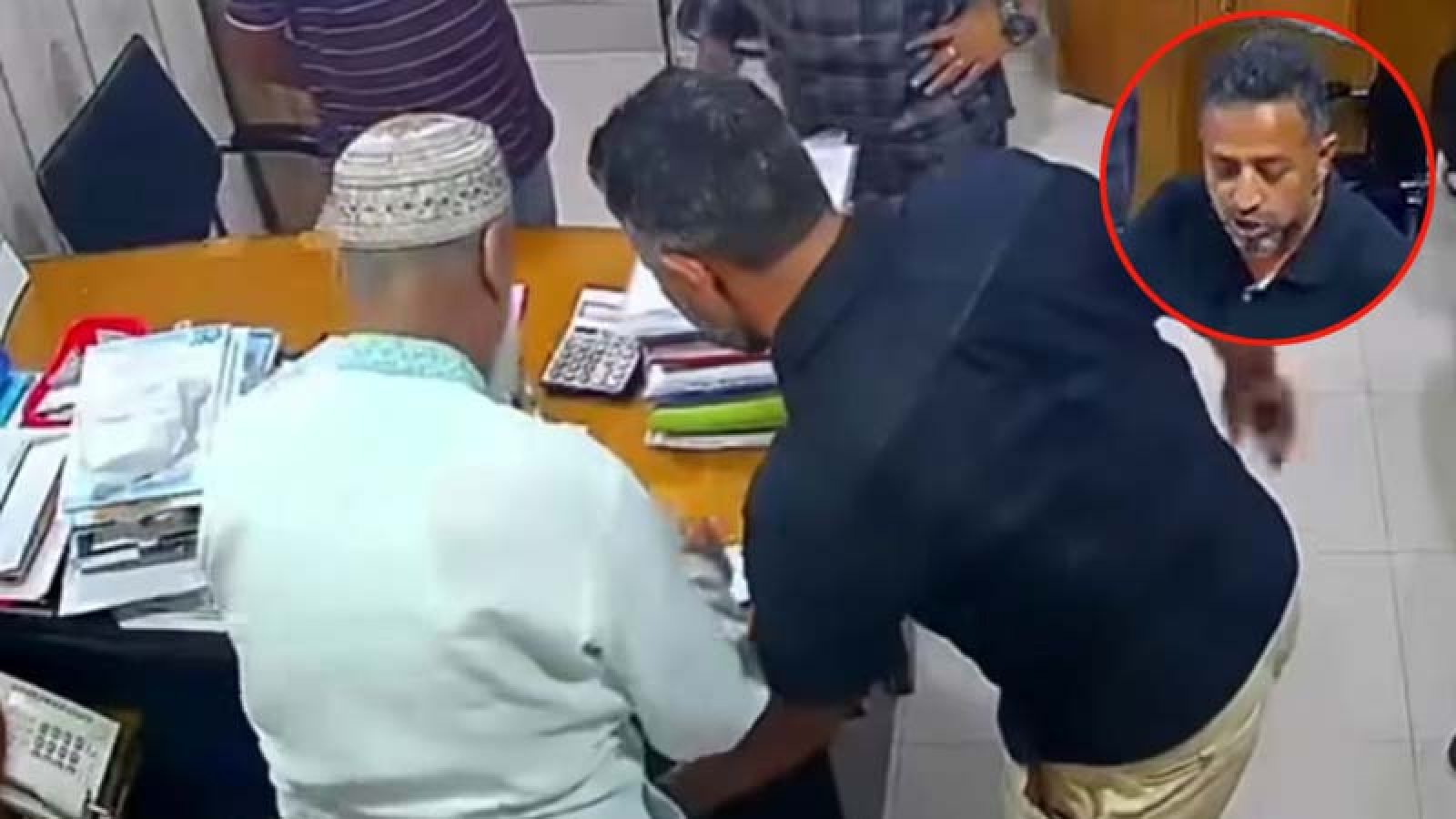 এমডির অণ্ডকোষ চেপে চেক-স্ট্যাম্পে স্বাক্ষর আদায়, সিসিটিভি ফুটেজ ভাইরাল