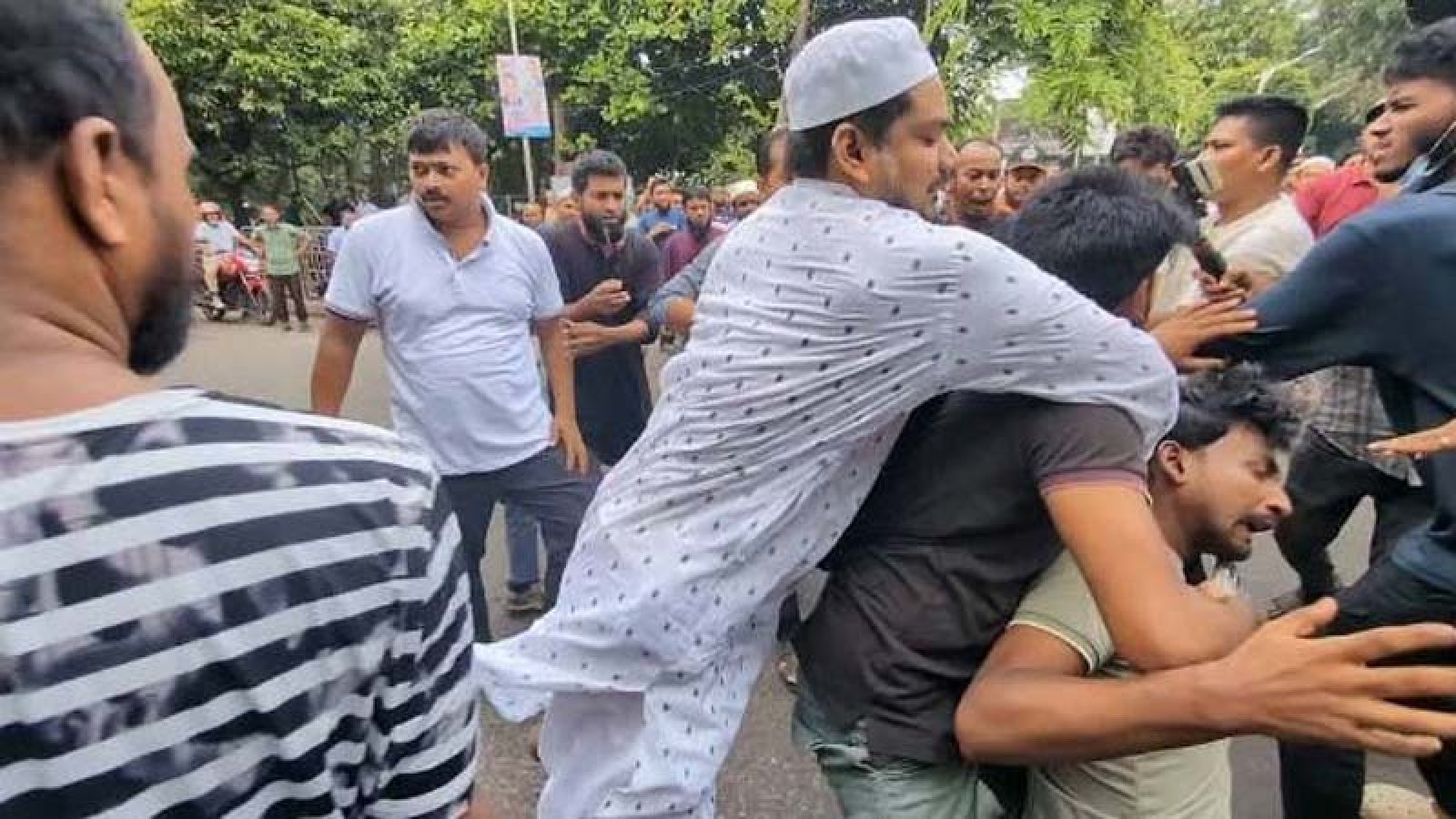 জামায়াত নেতাকর্মীদের বিরুদ্ধে ধানমন্ডিতে সাংবাদিক পেটানোর অভিযোগ