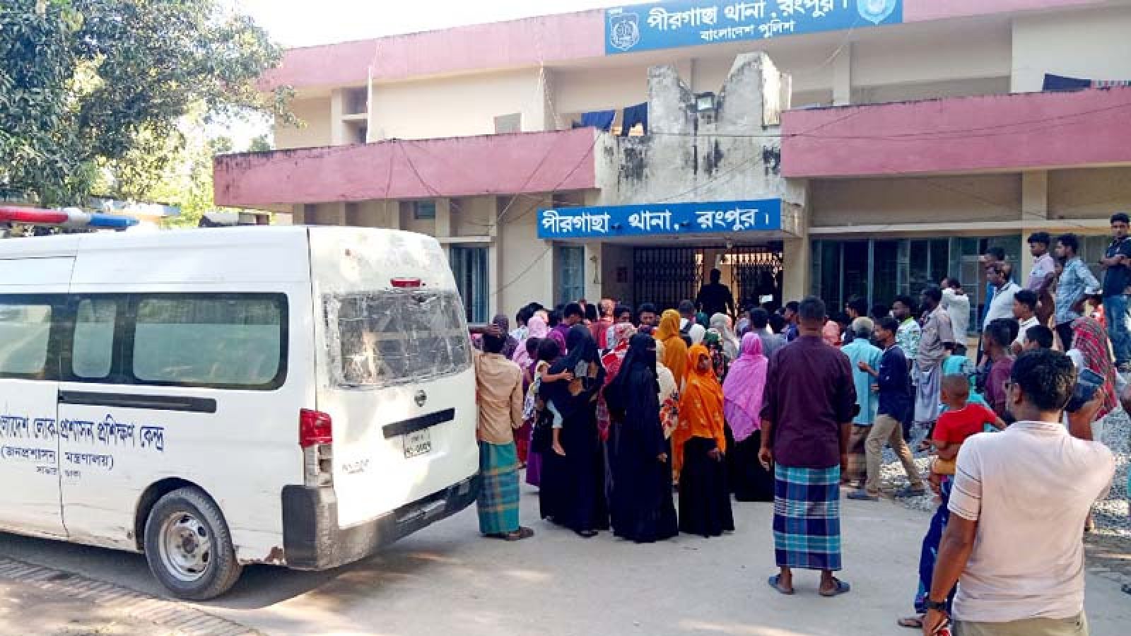 ছাদ থেকে ফেলে ছাত্রদল নেতাকে হত্যার অভিযোগ, ৪ পুলিশ সদস্য প্রত্যাহার