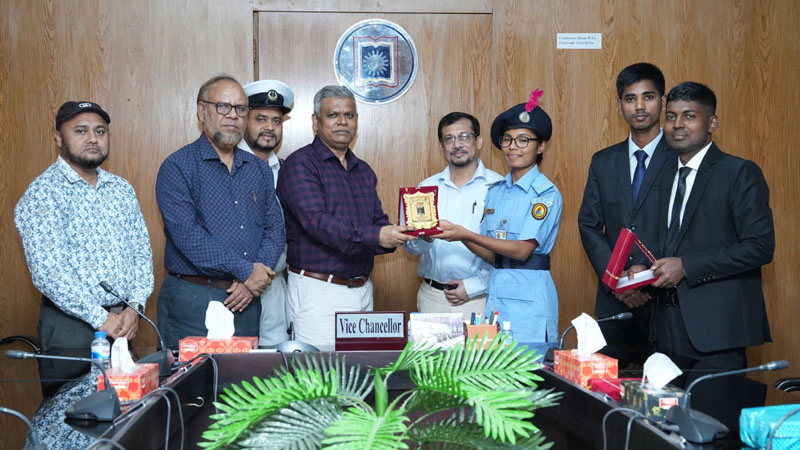 রাবি বিএনসিসির র‌্যাংক ব্যাজ প্রদান অনুষ্ঠিত