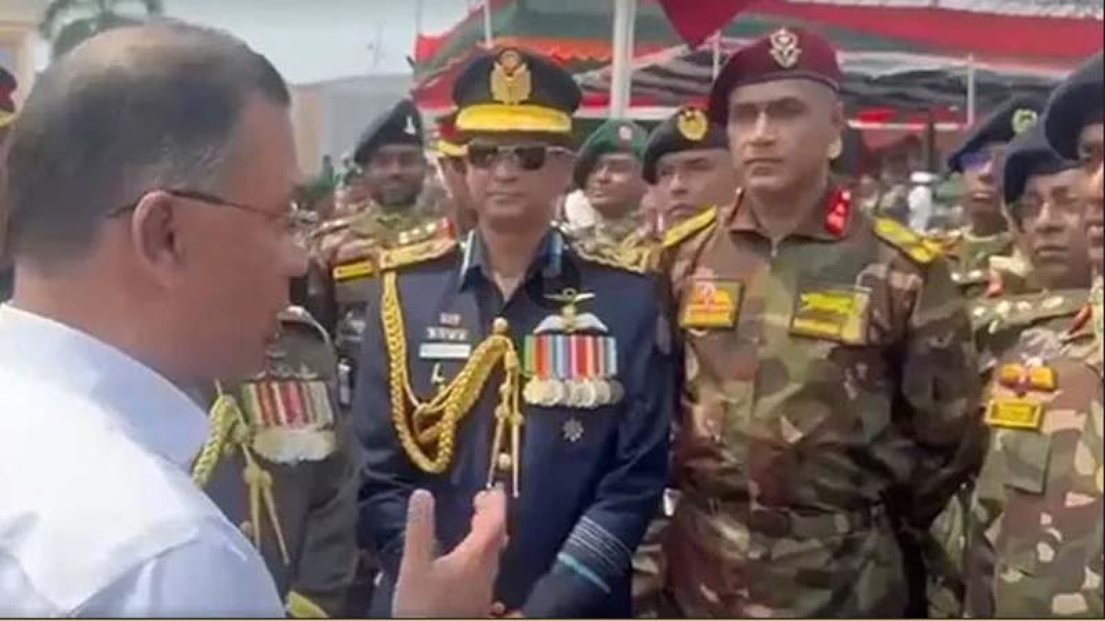 সশস্ত্র বাহিনীকে আরো শক্তিশালী করতে চাই: প্রধানমন্ত্রী