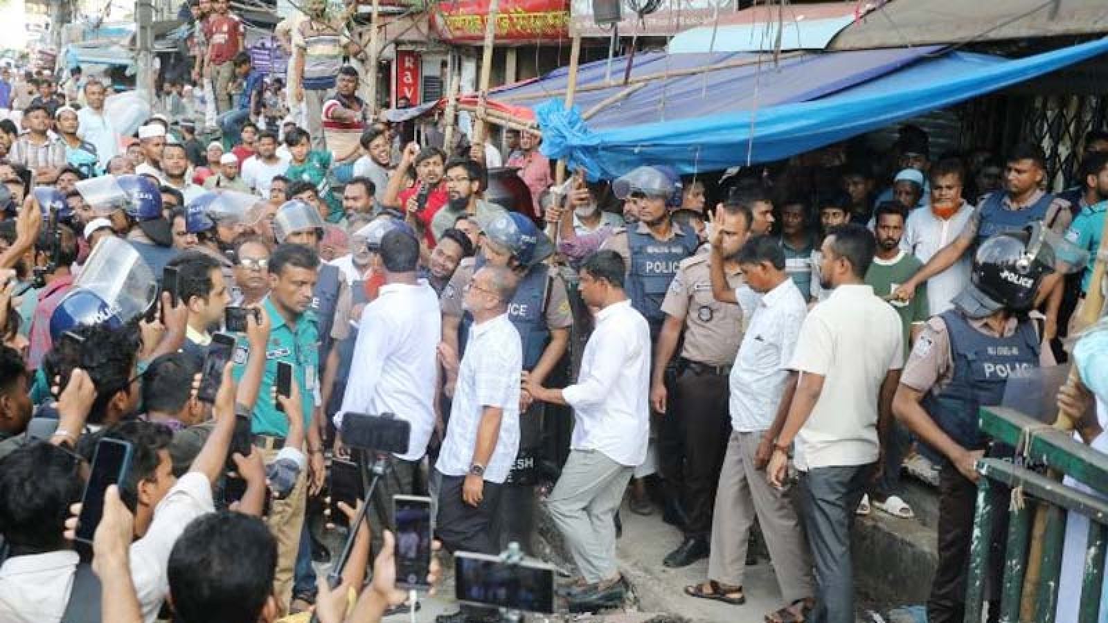 জাসদ কার্যালয় থেকে প্রায় ৩০০ জন হেফাজতে: পুলিশ