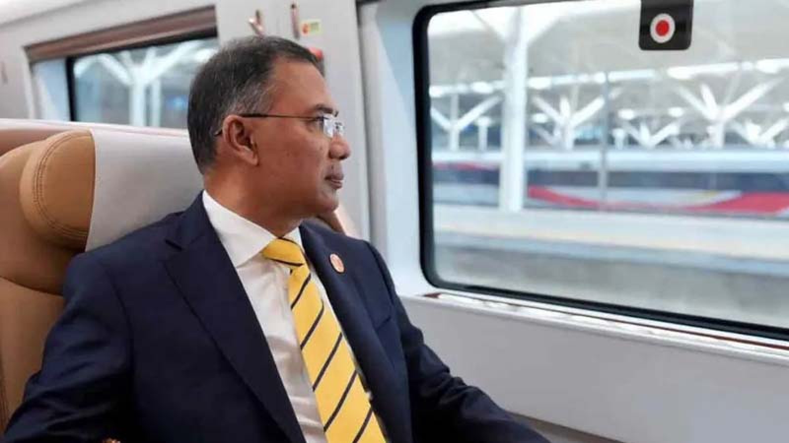 চিনের দালিয়ান থেকে বুলেট ট্রেনে বেইজিংয়ের পথে প্রধানমন্ত্রী