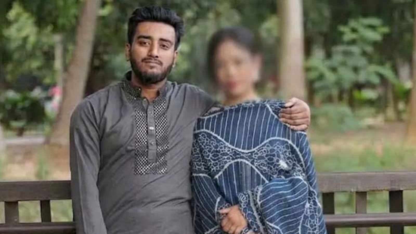 ঢাকা কলেজ ছাত্রের কাছে স্বামীর স্বীকৃতি চেয়ে ঢাকায় রাজশাহী কলেজের ছাত্রী