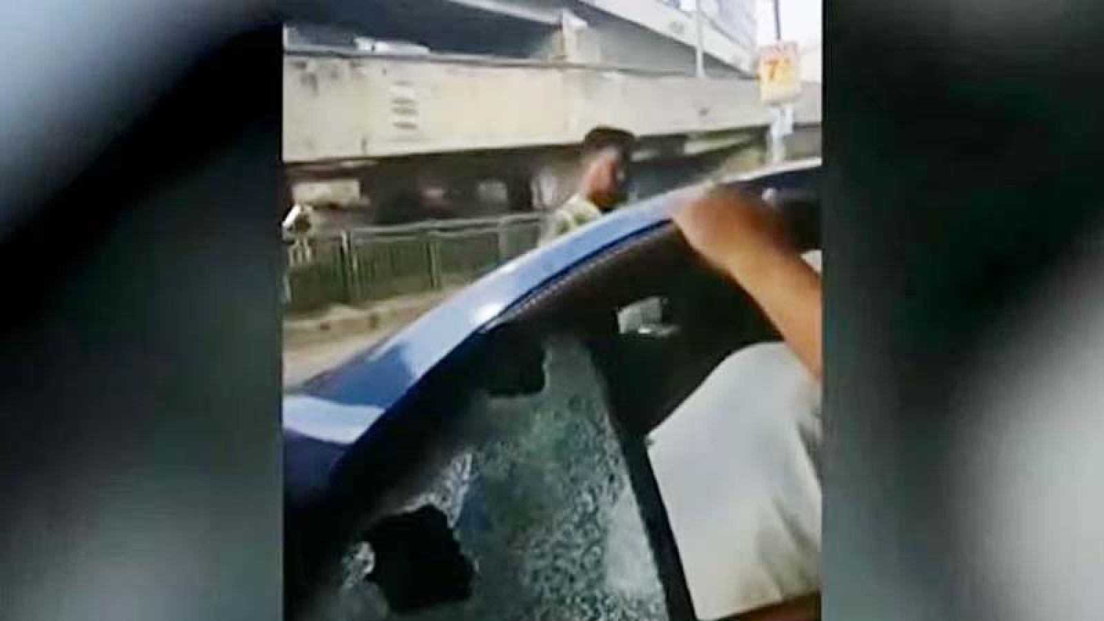 কণ্ঠশিল্পী আসিফের গাড়িতে গুলি