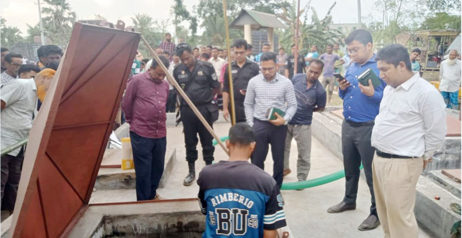 জয়পুরহাটে অবৈধ তেল মজুদ দায়ে ও ট্রাফিক বিধি লঙ্ঘনের দায়ে ১২,৭০০ টাকা জরিমানা