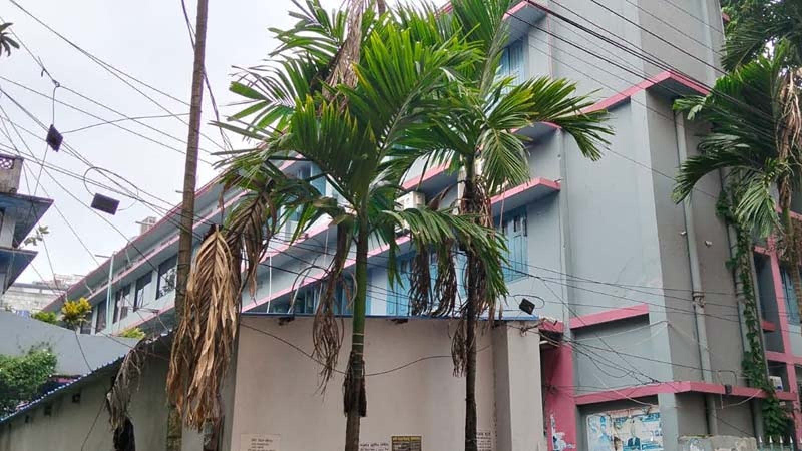 রাজশাহী অ্যাডভোকেট বারে বিদ্যুতের তার চুরি