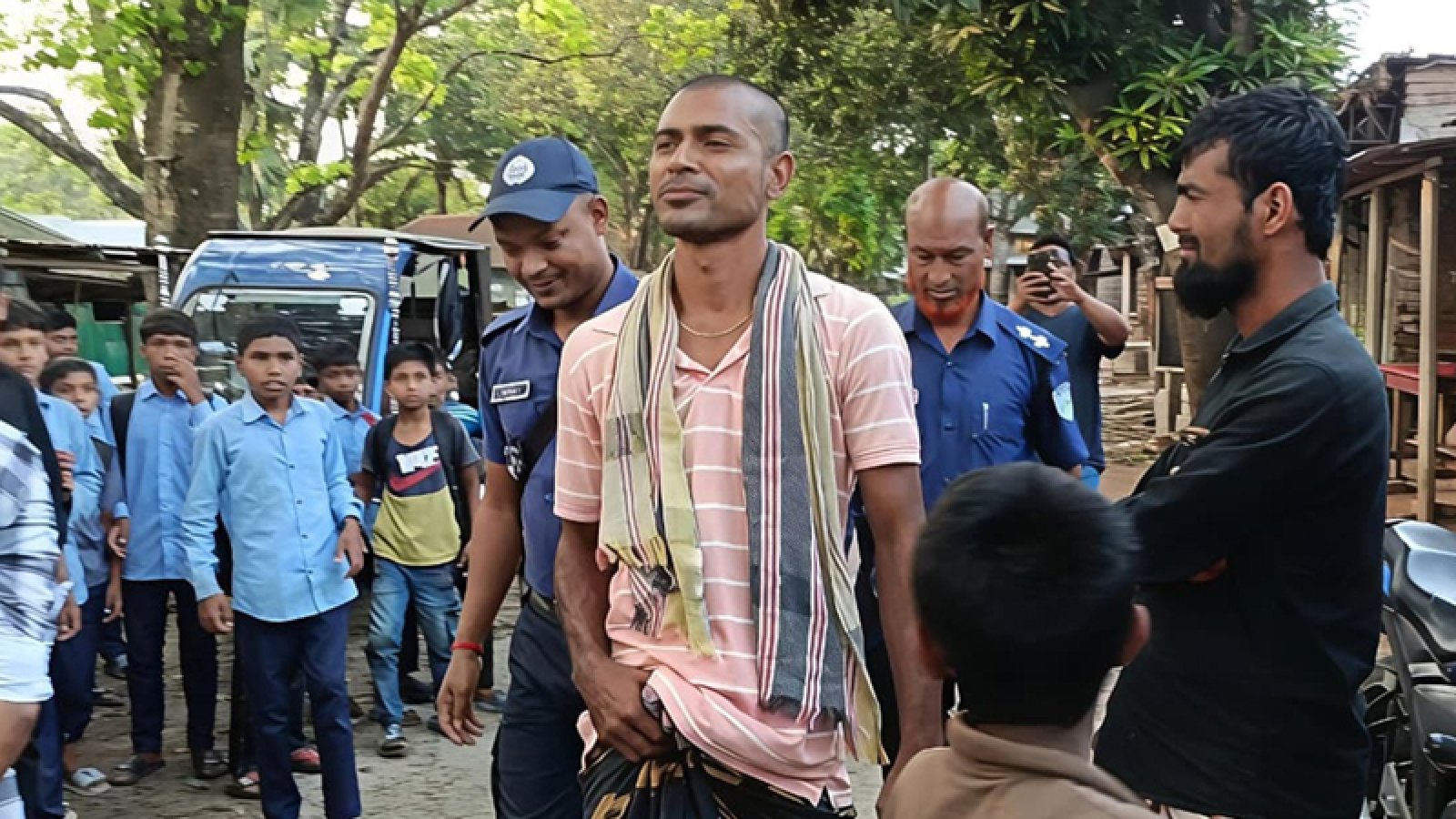 বিএনপি নেতার মাদকাসক্ত ছেলের তাণ্ডবে অতিষ্ঠ এলাকাবাসী