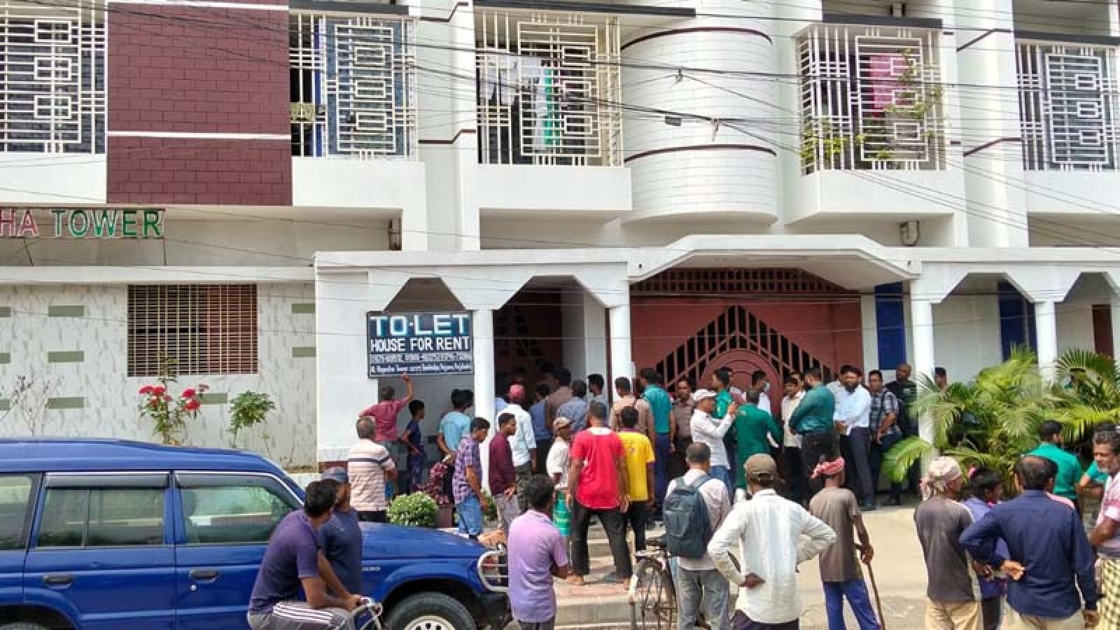 বহুতল আবাসিক ভবনের ছাদে সুইমিংপুল, আরডিএ চেয়ারম্যানকে ‘খেয়ে ফেলার’ হুমকি
