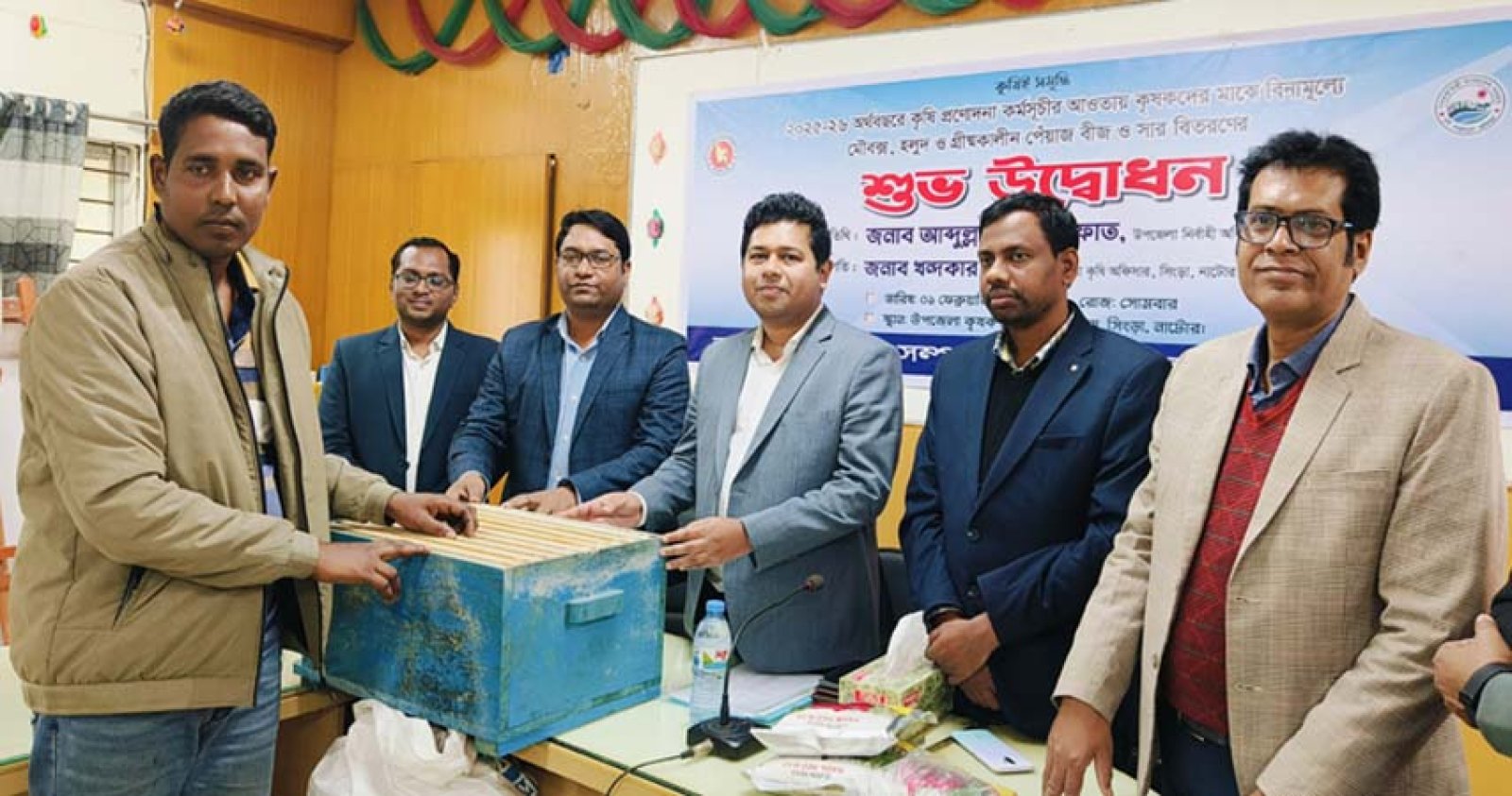 সিংড়ায় কৃষি উপকরণ বিতরণ