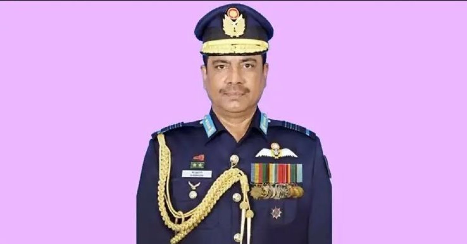 দুর্নীতির মামলায় বিমানবাহিনীর সাবেক প্রধান কাতারে গ্রেফতার