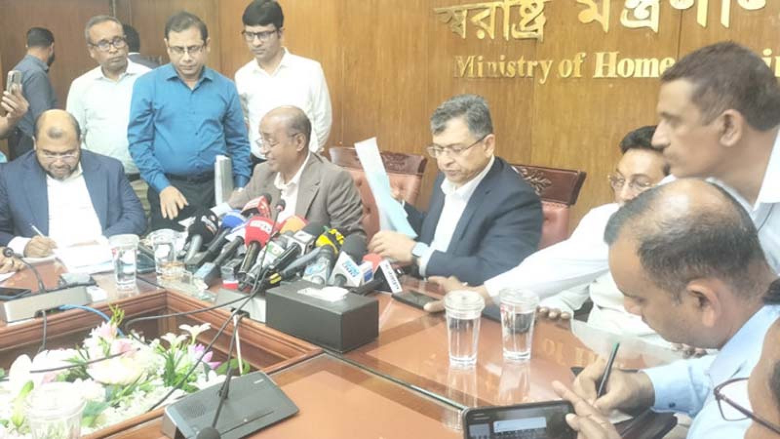 অন্তর্বর্তী সরকারের দু-একটি বাদে সব কার্যক্রম বৈধতা পাচ্ছে, গণভোটও পাবে: স্বরাষ্ট্রমন্ত্রী