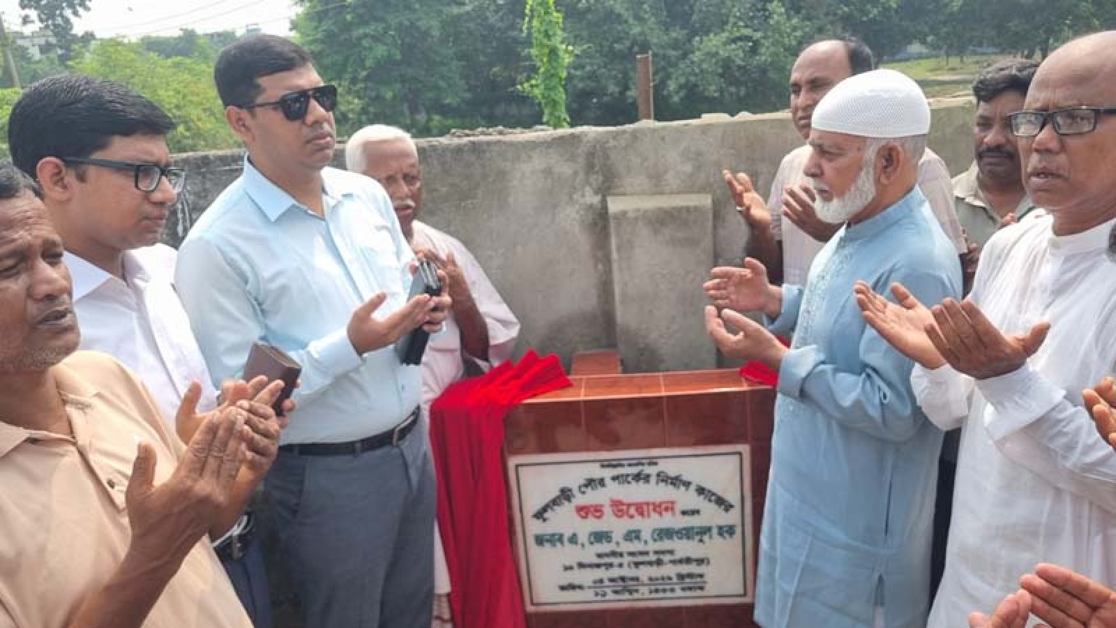 ফুলবাড়ীতে পৌর পার্ক নির্মাণ কাজের উদ্বোধন
