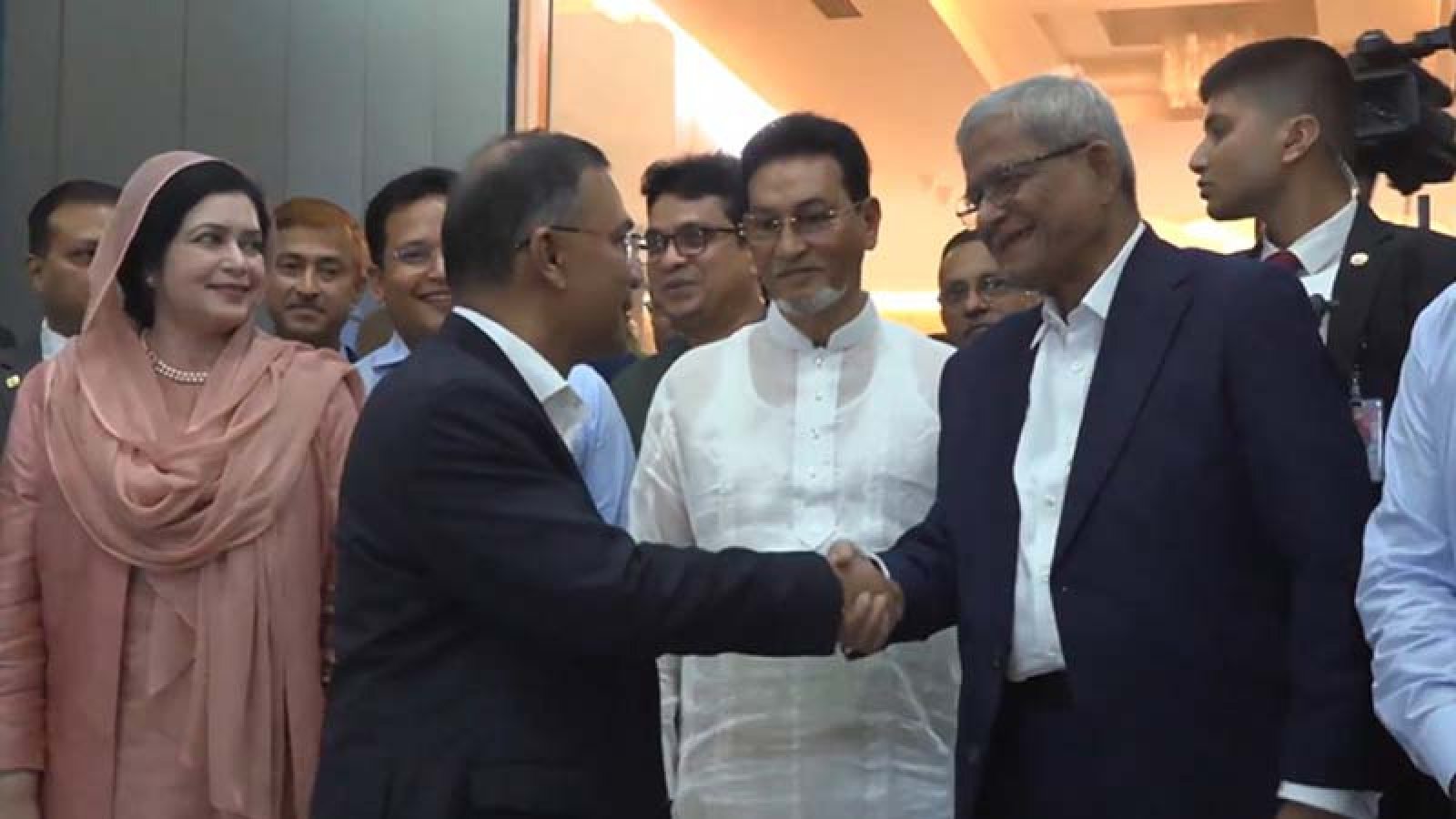 রাষ্ট্রীয় সফর শেষে চিন থেকে ঢাকায় ফিরেছেন প্রধানমন্ত্রী তারেক রহমান