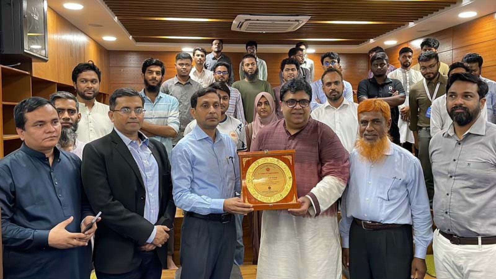 রুয়েটের স্টুডেন্ট ইনোভেশন হাব পরিদর্শন করলেন বিজ্ঞান ও প্রযুক্তি মন্ত্রণালয়ের উপদেষ্টা রেহান আসিফ আসাদ