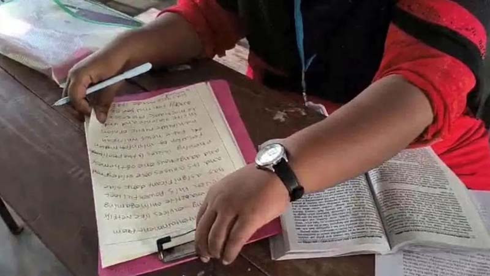 বই খুলে পরীক্ষা, ভিডিও করতে গেলে সাংবাদিকদের মারধর