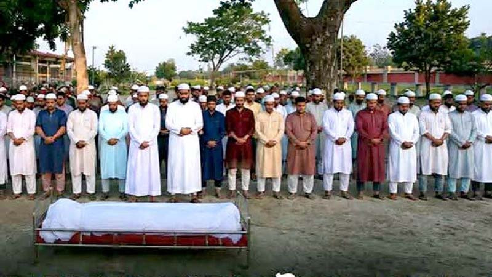 পাওনা টাকার দাবিতে জানাজা আটকে দিলেন বিএনপি নেতা