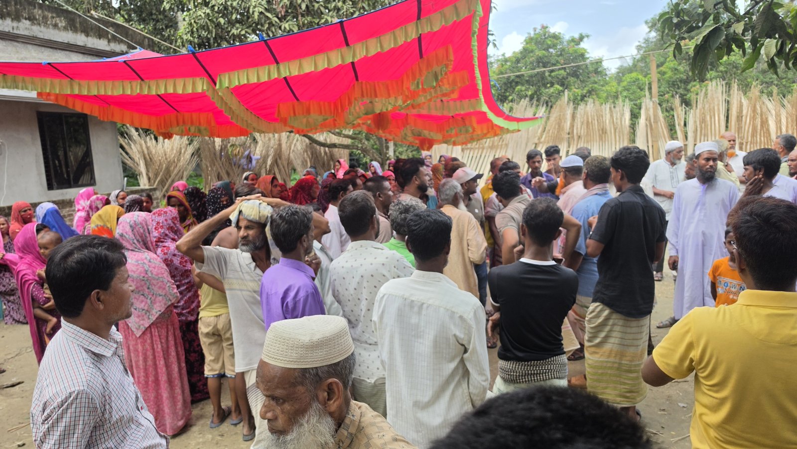 চাটমোহরে দিনমজুরের মৃত্যুর ঘটনায় অনেককে মিথ্যা মামলায় জড়ানোর অভিযোগ